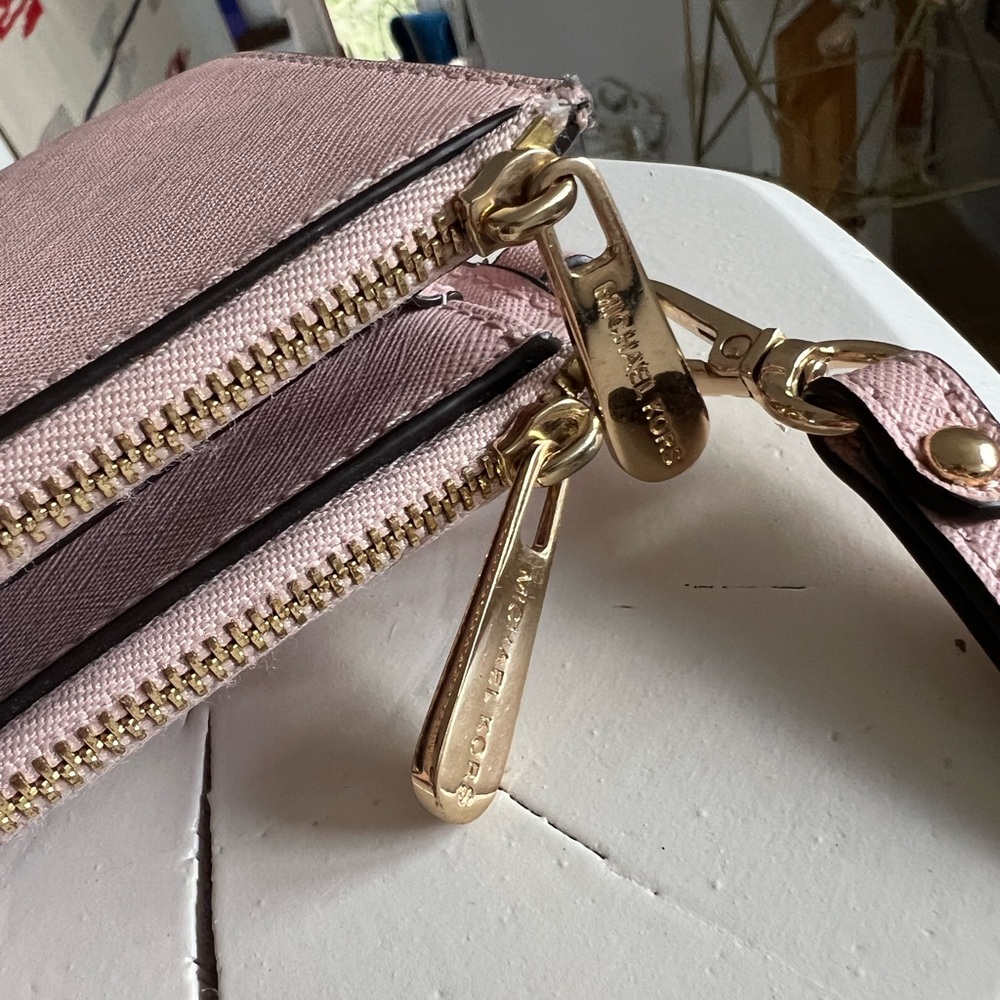 Michael Kors leather smartphone wallet - Picture 6 of 16